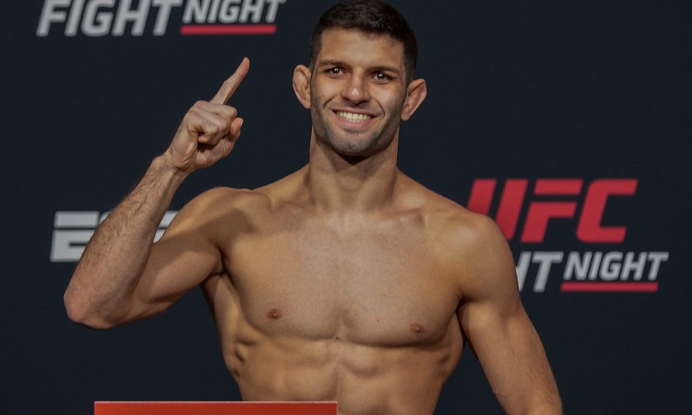 Thiago Mois S Mira Volta Ao Ranking Dos Leves Vit Ria No Ufc Paris