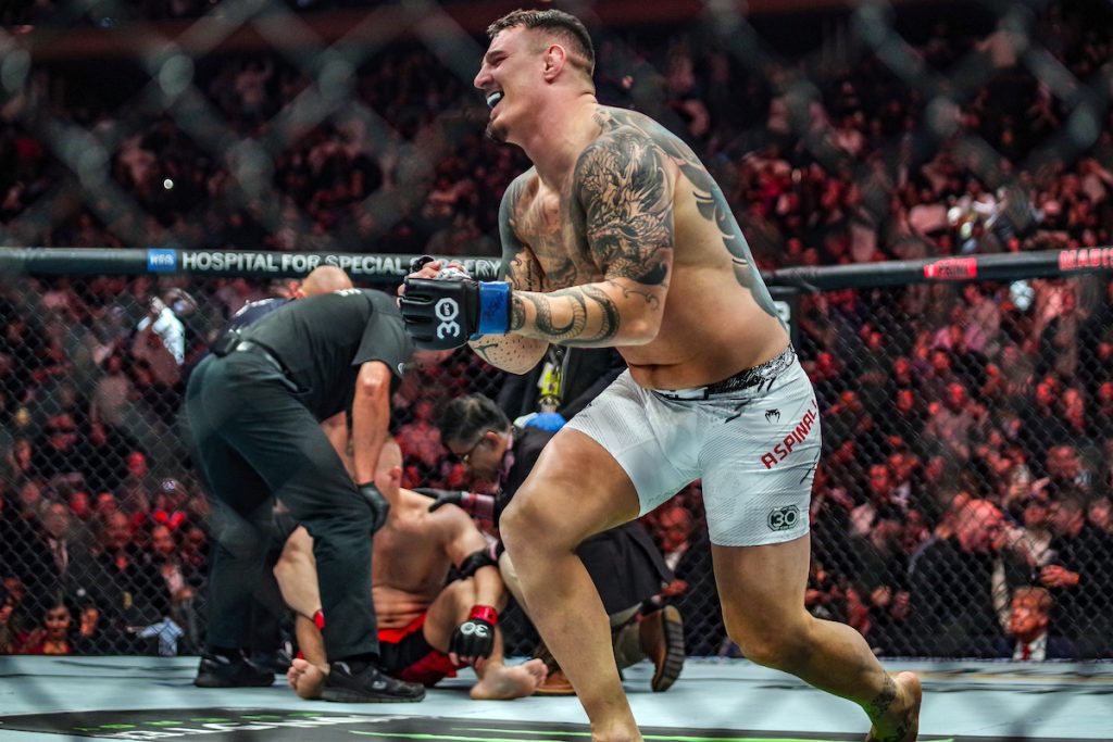 Aspinall Nocauteia E Conquista Cintur O Interino Dos Pesados Do Ufc