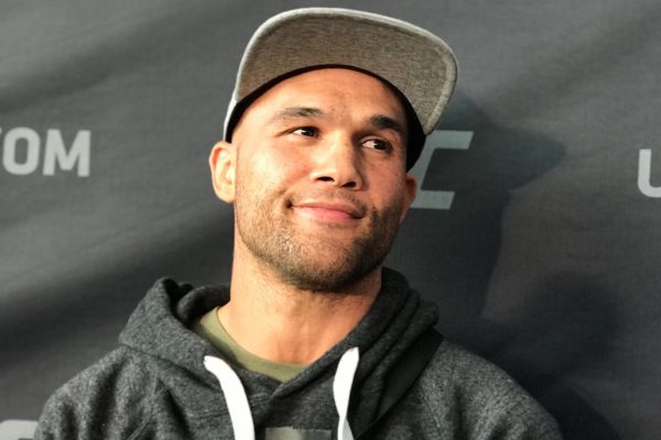 Discreto, ex-campeão do UFC ignora provocações de adversário falastrão
