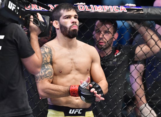 Raphael Assunção recusa mudar postura por chance pelo título do UFC