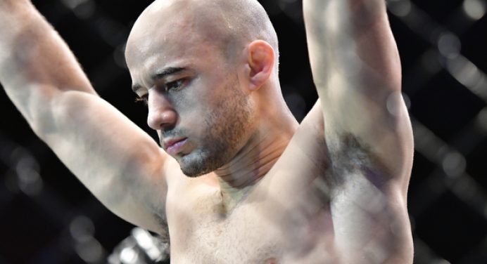 Prestes a renegociar contrato, Marlon Moraes planeja disputar cinturão do UFC até julho