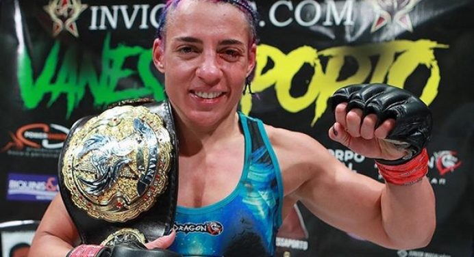 De forma incomum, Vanessa Porto conquista cinturão peso-mosca do Invicta FC