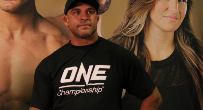 Belfort assina com ONE Championship, desafia Roy Jones Jr. e provoca Wanderlei Silva