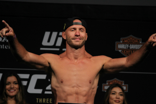 Sem McGregor, Cerrone enfrenta Iaquinta no UFC Ottawa, diz site