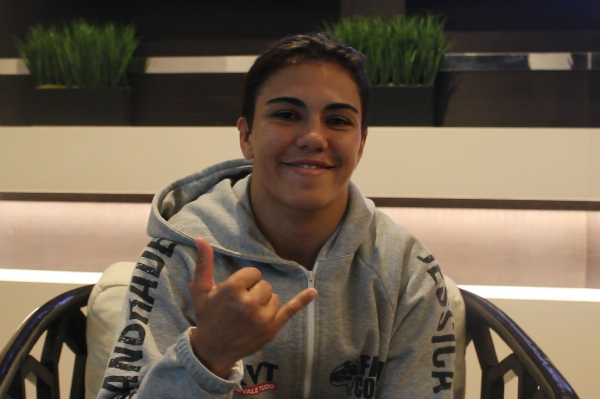 Jessica ‘Bate-Estaca’ patrocina jovens que sonham em seguir carreira no MMA