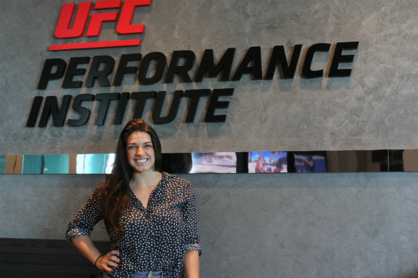 Mackenzie Dern ignora críticas da torcida e mantém escolha de representar o Brasil no UFC