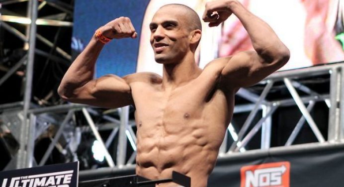 Edson Barboza é nocauteado no 1º round e fica longe de cinturão do UFC