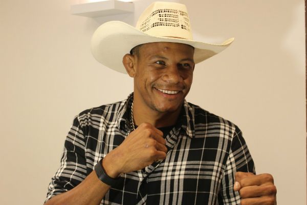 Em má fase no UFC, Alex ‘Cowboy’ afasta dúvidas sobre preparação no interior do RJ