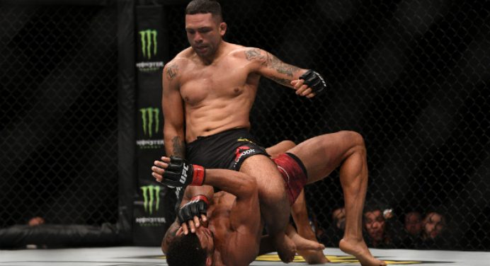 Cláudio ‘Hannibal’ finaliza com a “ajuda do juiz” no UFC Londres