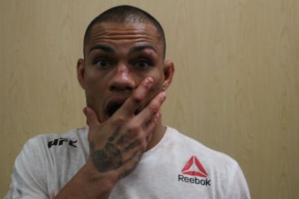 De brigão no colégio a atleta do UFC, Sheymon garante: “Sinto fome de nocaute”