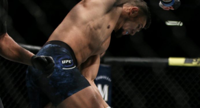 Johnny Walker nocauteia de novo e rouba a cena no card preliminar do UFC 235