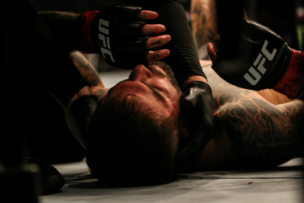 Pedro Munhoz nocauteia ex-campeão do UFC e pede por cinturão dos galos