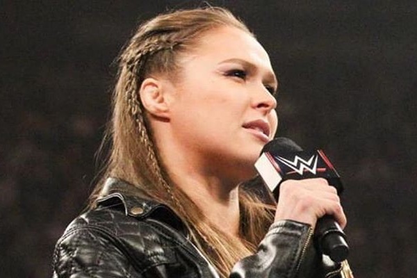Lenda da WWE repreende Ronda Rousey e exige pedido de desculpas da lutadora