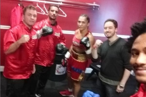 Rose Volante perde título mundial de boxe em luta com três cinturões em jogo