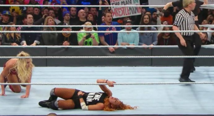Vaiada, Ronda Rousey invade ringue para garantir duelo contra arquirrival na WWE