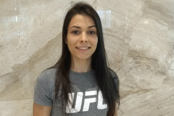 Flagrada em exame antidoping, lutadora brasileira do UFC é suspensa por um ano
