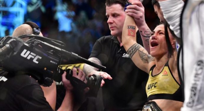 ‘Bate-Estaca’ cogita superluta contra Shevchenko de olho em bicampeonato no UFC