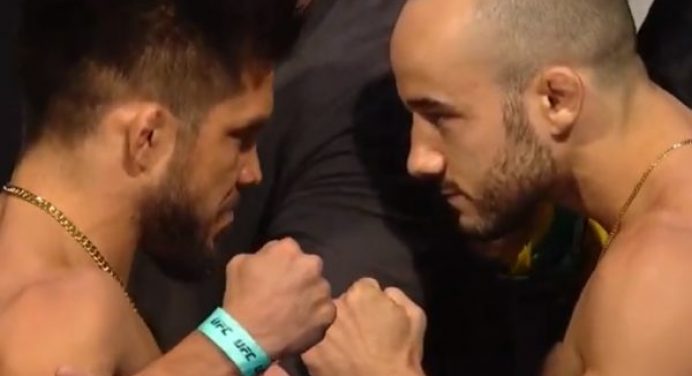 Henry Cejudo e Marlon Moraes fazem encarada tensa na pesagem cerimonial do UFC 238