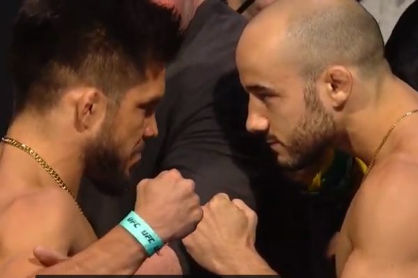 Henry Cejudo e Marlon Moraes fazem encarada tensa na pesagem cerimonial do UFC 238