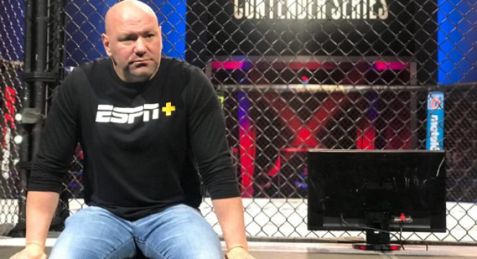 Dana White condena uso de fantasia em luta de boxe: “Não faço essas m*** no UFC”