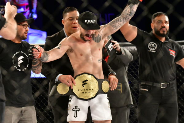 Motorista de aplicativo, Luiz Cado conquista cinturão inédito do ‘Future MMA’