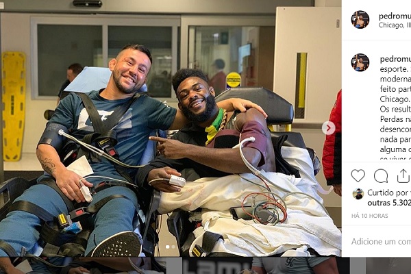 Em hospital, Munhoz posa ao lado de algoz no UFC Chicago: “Somos gladiadores”