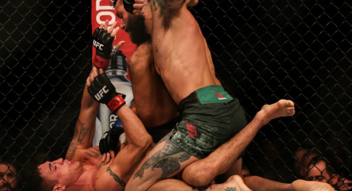 Michael Chiesa revela ter fraturado nariz antes de luta contra Dos Anjos; veja