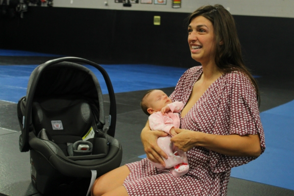 Mackenzie revela que amamentação de filha a ajudou na dieta para UFC Tampa