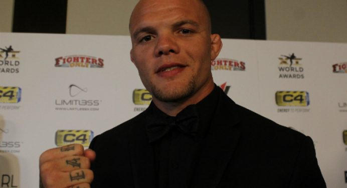 Confiante, Anthony Smith revela estratégia para derrotar Glover no UFC Lincoln