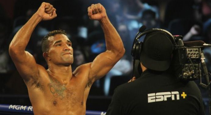 Esquiva Falcão revela proposta de lutar por título mundial de boxe