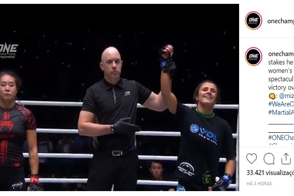 Multicampeã de jiu-jitsu, Michelle Nicolini vence luta de MMA no ONE