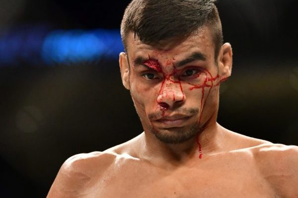 Corte profundo no rosto de Raulian Paiva dá vitória a Bontorin no UFC Uruguai