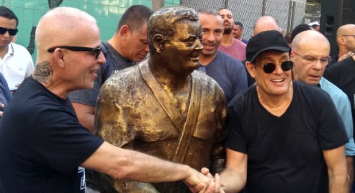 Legado! Carlson Gracie é homenageado com estátua no Rio de Janeiro