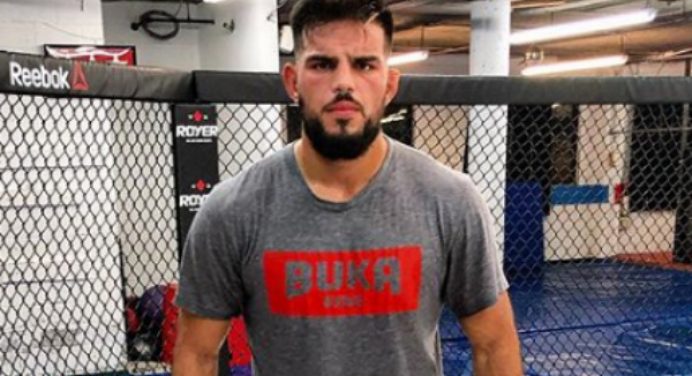 Após nocautear brasileiro, Nasrat Haqparast leva prêmio de ‘Performance da Noite’ no UFC Newark
