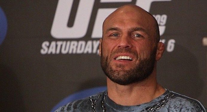 Por um triz! Randy Couture detalha ataque cardíaco e desabafa: “Tive sorte”