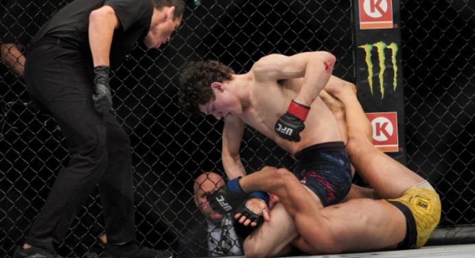 Chase Hooper enaltece ‘período de desenvolvimento’ dado pelo UFC antes de estreia