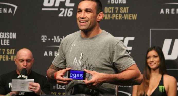 Expulsão de colégios e aulas cabuladas! Fabrício Werdum relembra infância hiperativa