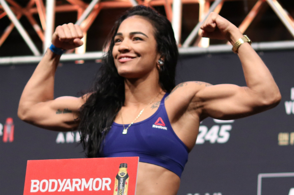 Viviane Araújo começa melhor, mas é superada por Jéssica Eye no UFC 245