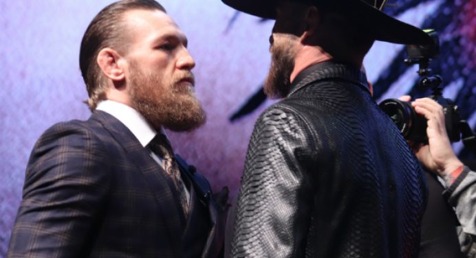 Pontual e sorridente, McGregor surpreende ao rasgar elogios a Cerrone em coletiva do UFC