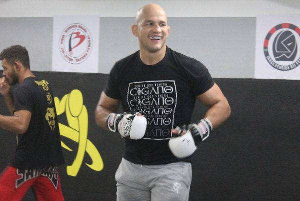 ‘Cigano’ rechaça período de descanso e aprova lutar no UFC São Paulo, em maio