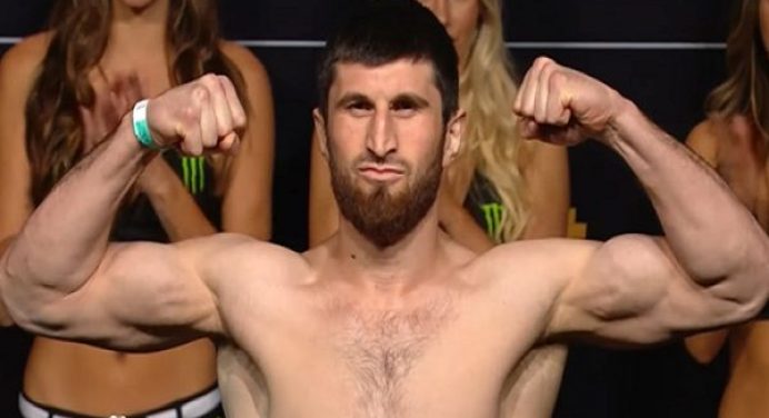 Árbitro faz lambança, para luta de forma precoce e gera revolta no UFC Norfolk