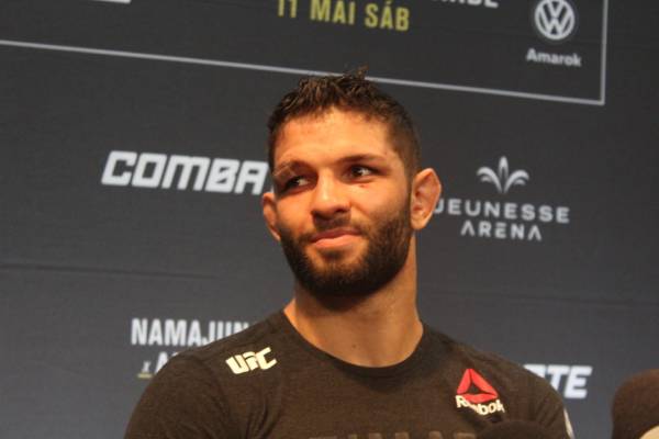 Thiago Moisés finaliza no segundo assalto e desafia ex-campeão do UFC