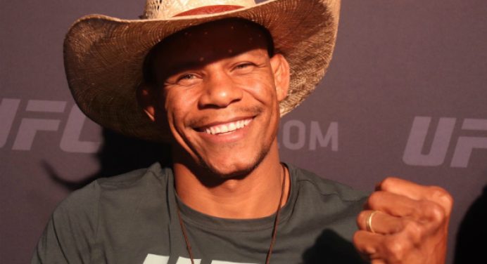 À espera do 11º filho, Alex ‘Cowboy’ exalta mudança de vida proporcionada pelo UFC