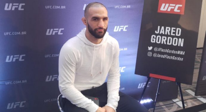 Por medida contra o coronavírus, lutador do UFC é impedido de treinar pela polícia