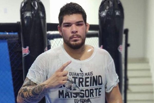 Carlos ‘Boi’ mantém confiança em lutar no UFC 250 e avisa rival: “Vai tomar uma surra”