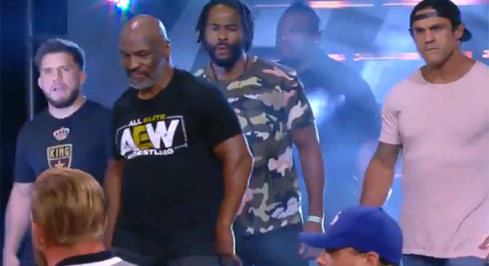 Mike Tyson e Vitor Belfort ‘causam tumulto’ em evento de telecatch nos EUA; veja