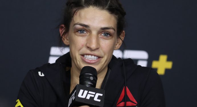 Após sofrer com críticas pela maternidade, Mackenzie revela alívio com vitória no UFC