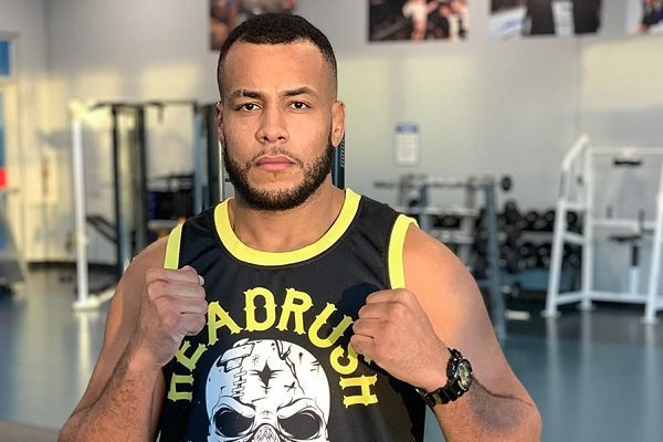 Empolgado com atuação em estreia no UFC, ‘Zé Colmeia’ revela meta de entrar no top 15