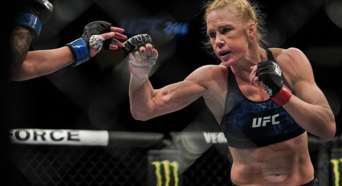 Holly Holm revela que problema nos rins a tirou de duelo contra Julianna Peña