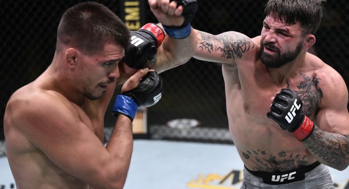 Com somente namorada como córner, Mike Perry supera Gall e volta a vencer no UFC